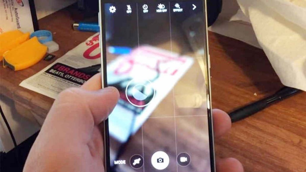 Ilustrasi kamera handphone yang buram